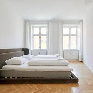 Xl Flat W 3 Bedrooms By Kings Garden In Cph , Copenhagen Denmark