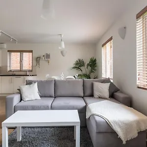 Bright 2br - 2 Free Parking Spaces - Near Lgw Airport , Crawley (West Sussex) United Kingdom